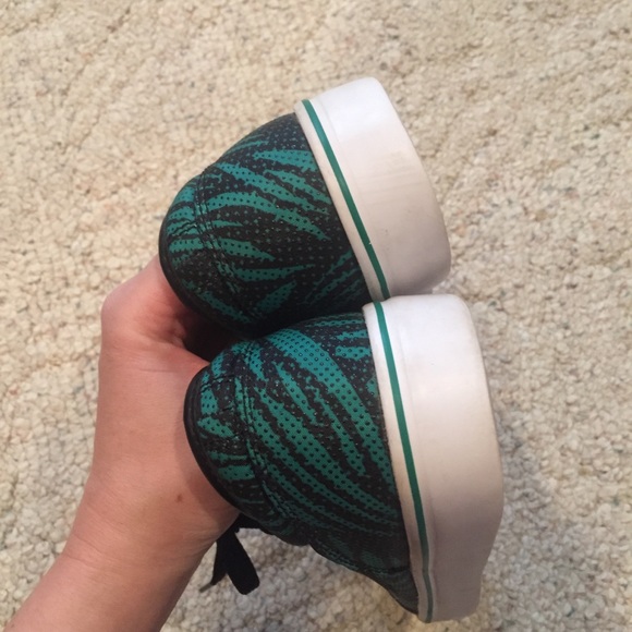 NIKE Toki Low TXT print Size 9.5 Lucid Green/Black - Picture 8 of 9